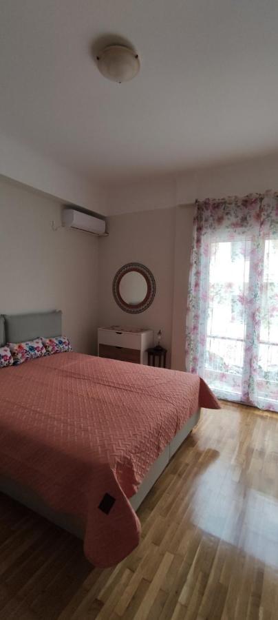 στούντιο διπλα στην ακρόπολη Athen