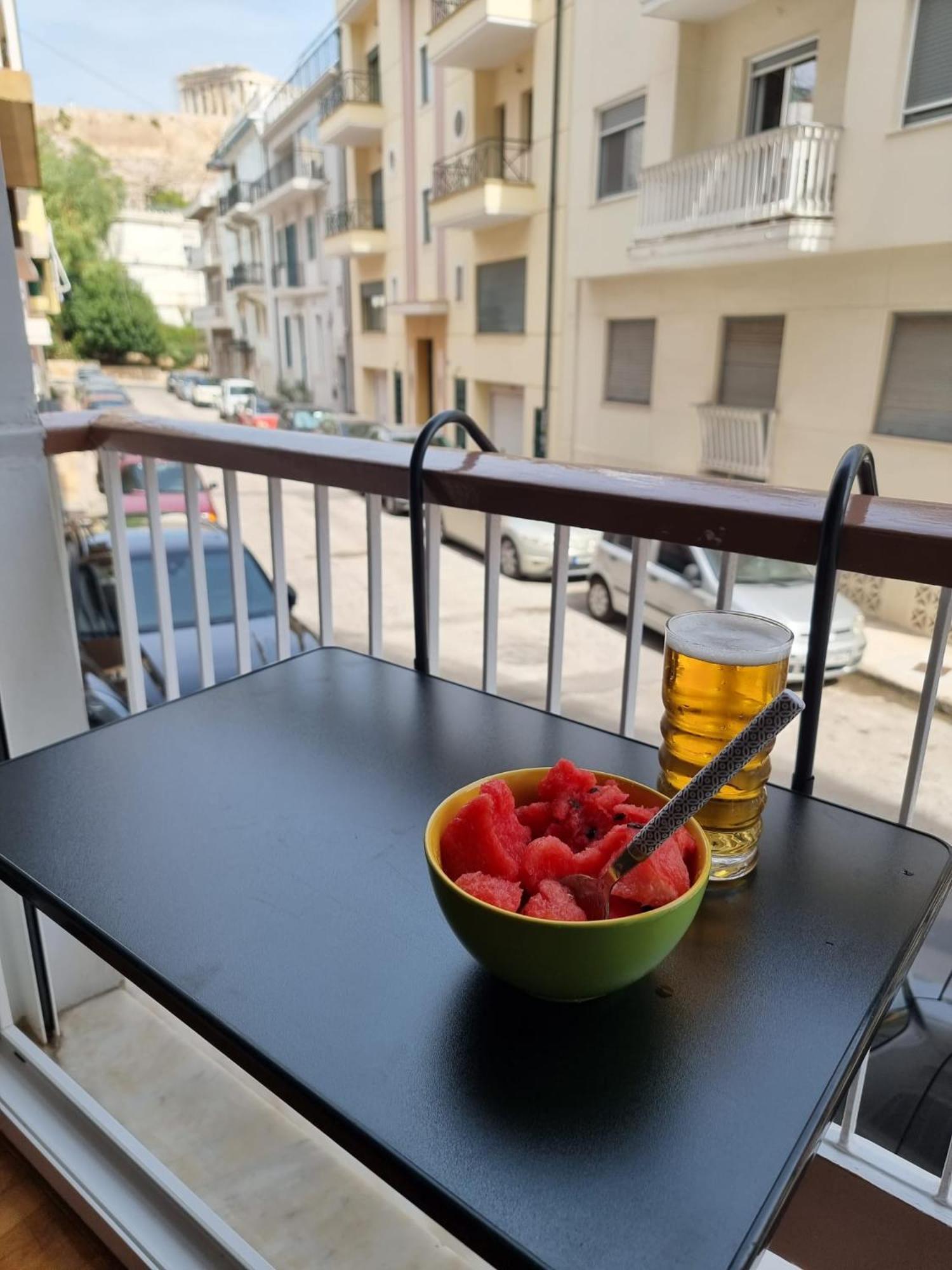 στούντιο διπλα στην ακρόπολη Athen